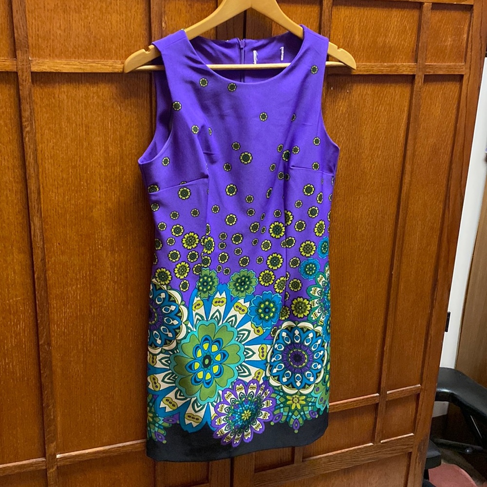 Fun, Colorful stretchy Pucci-like purple and green floral dress S-M